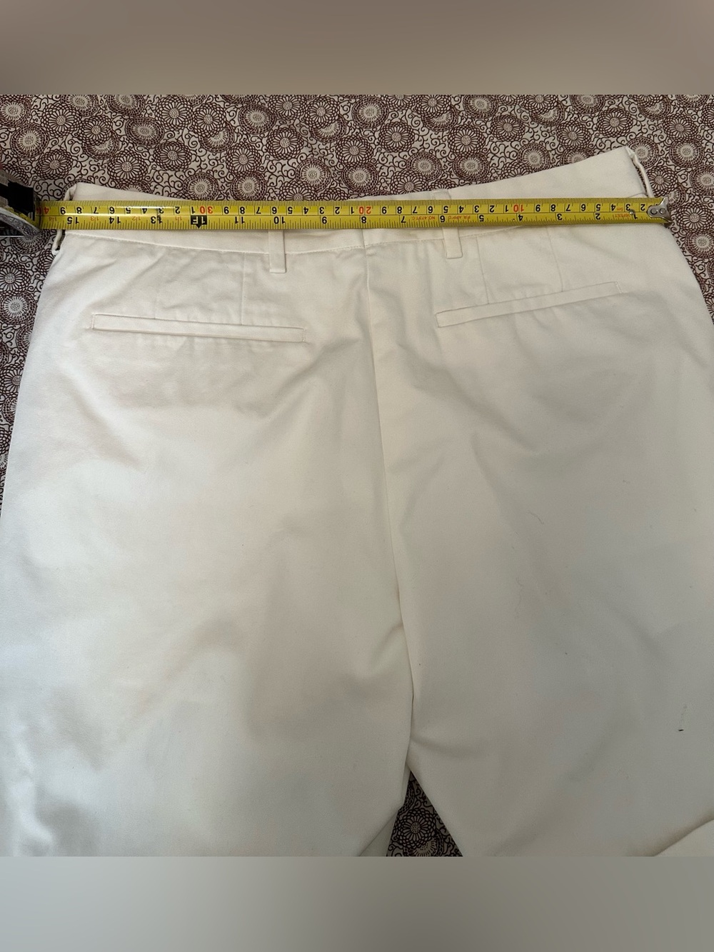 Balenciaga Men’s White Flat Front Cuffed Shorts - Picture 14 of 14